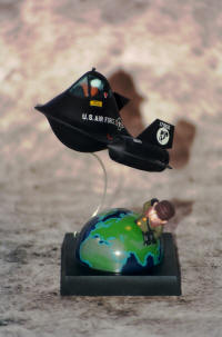 sr71egg.jpg (240766 bytes)